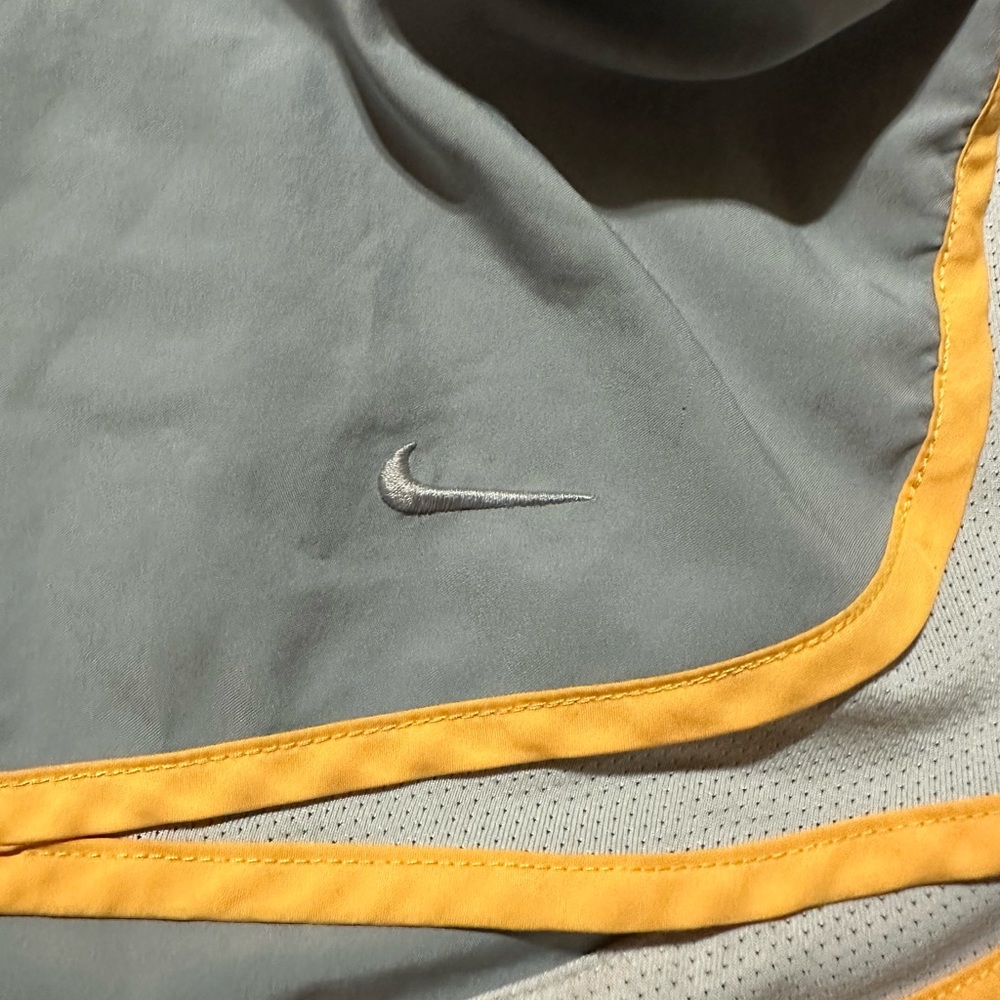 Nike Dri-Fit - Picture 3 of 4